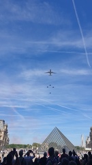 De Franse luchtmacht zorgde voor een memorabele laatste ochtend in Parijs.