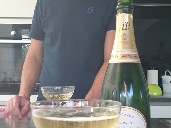 Champagne aan het einde van een tenniskampweek.
