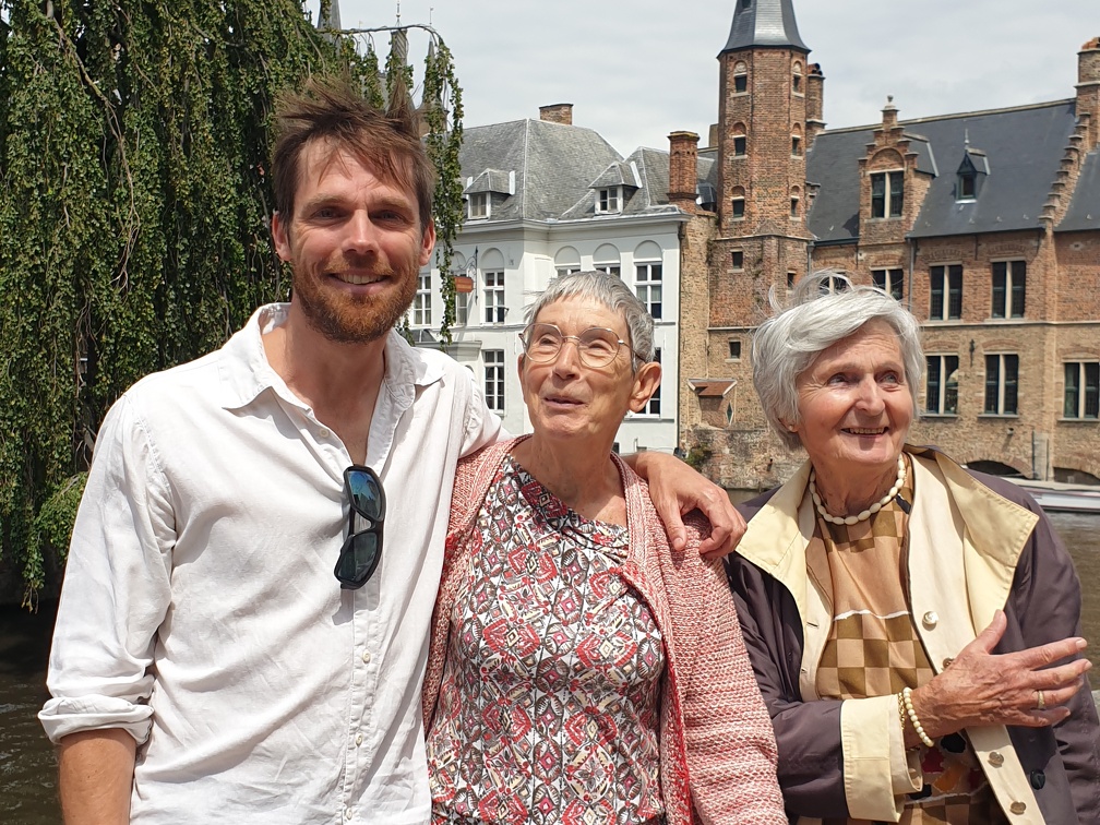Met tante Lena en mama op trot in Brugge.