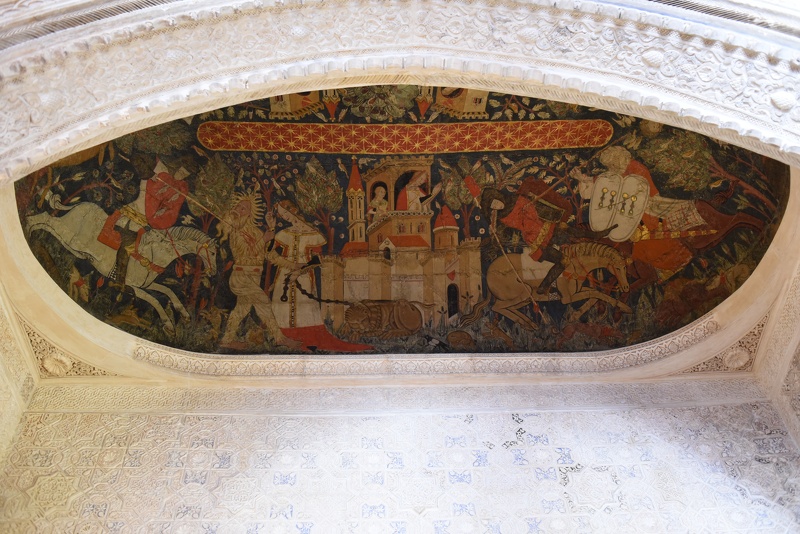 Dit is een zeldzaam schilderij in 1 van de plafonds van het gebouw - duidelijk niet door de Moorse heersers geschilderd.